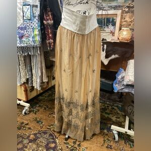 Sundance Elegant Tan and Gray Women's Skirt